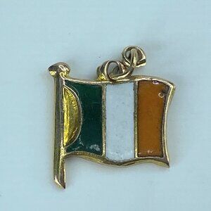 9K English yellow gold Ireland Enamel charm pendant 13mm 1.3g JR530